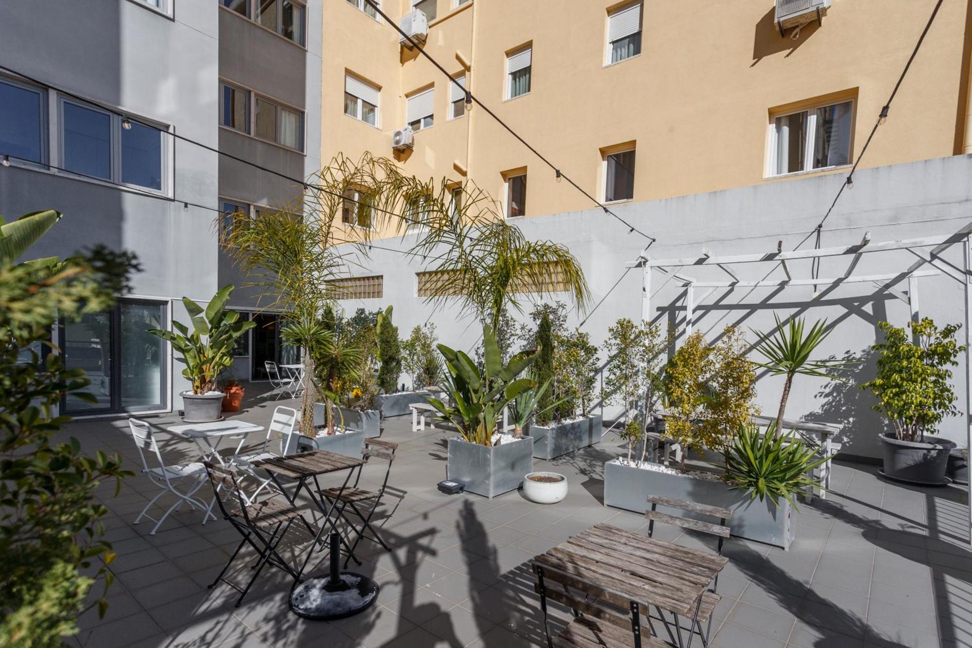 Expresso Martinis In Lisbon By Misha'S Place 4C Exterior photo